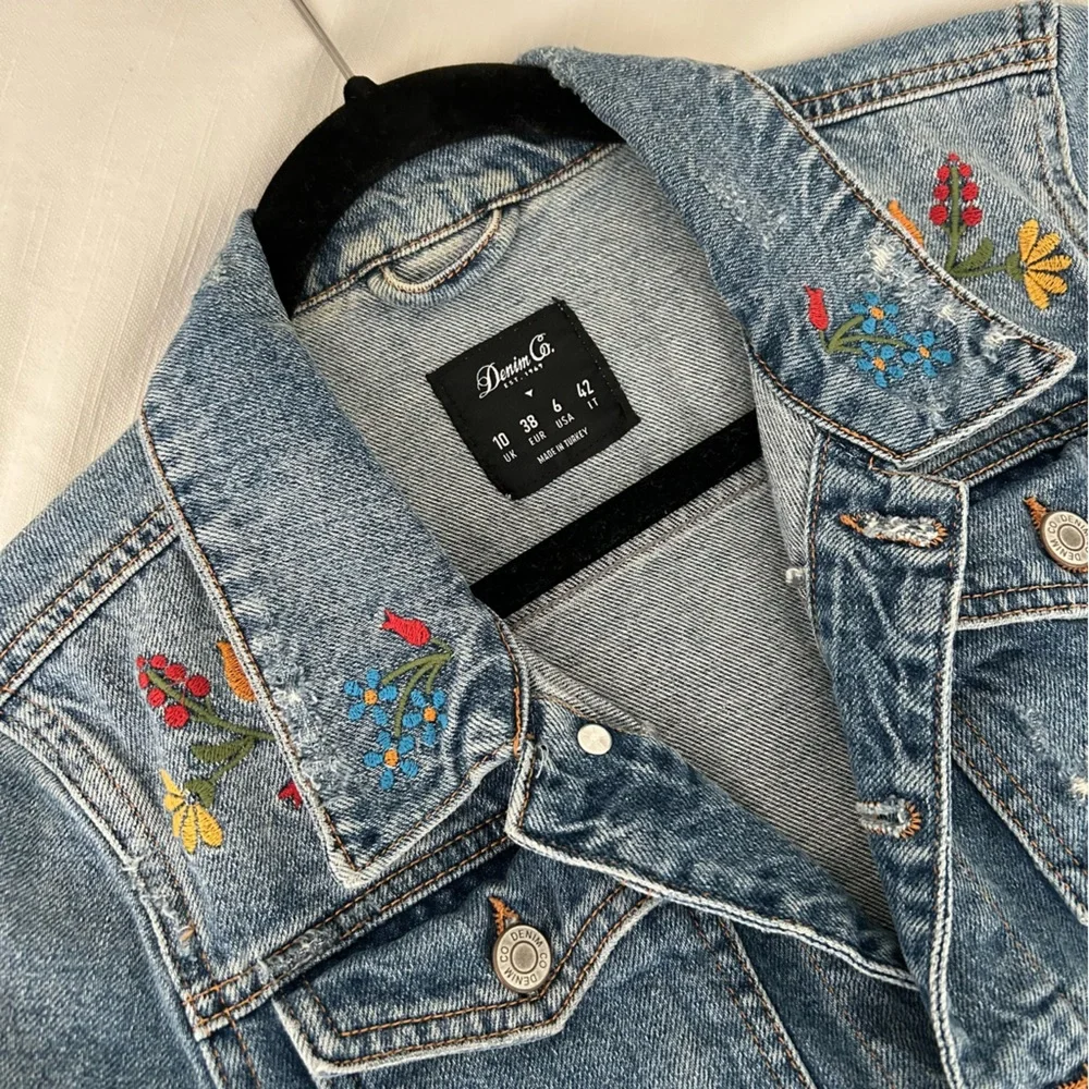 Floral Embroidered Denim Jacket - Picture 4 of 6